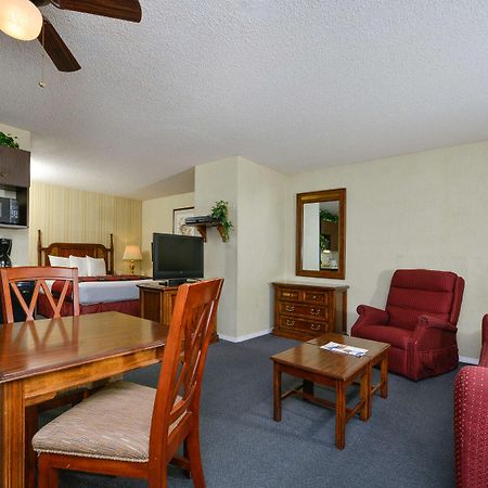 Americas Best Value Inn & Suites - לנצ'סטר מראה חיצוני תמונה