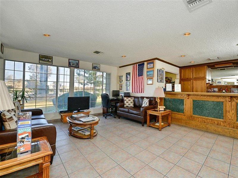 Americas Best Value Inn & Suites - לנצ'סטר מראה חיצוני תמונה