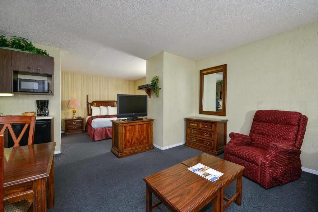 Americas Best Value Inn & Suites - לנצ'סטר מראה חיצוני תמונה